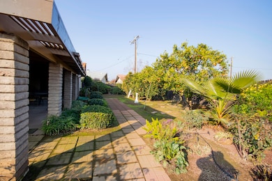 490 Alice Ave, Porterville, CA 93257 - photo 5