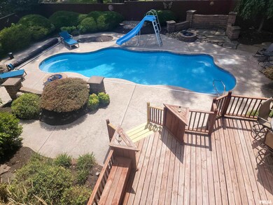 521 N Locust St, Flora, IL 62839 - photo 4