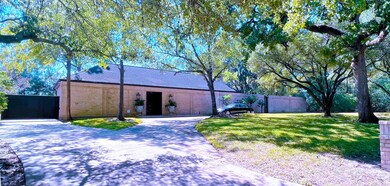 19 Windermere Ln, Houston, TX 77063 - photo 2