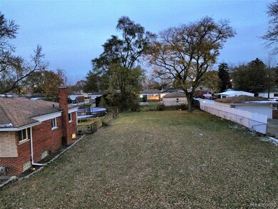 24134 Loretta Ave, Warren, MI 48091 - photo 2