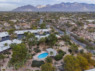 4843 N Via Entrada