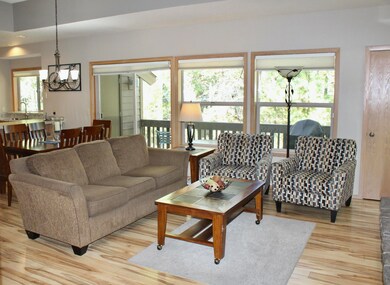 6-livingroom-R44