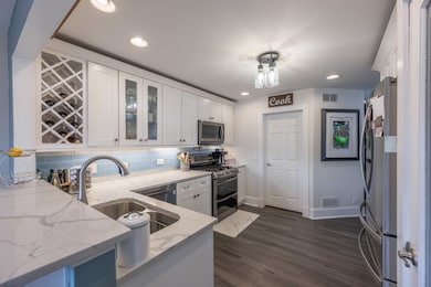 1102 Coldspring Rd, Elgin, IL 60120 - photo 5