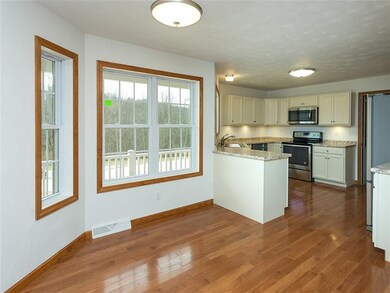 KITCHEN AND EATING AREA