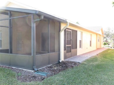 Side Walkway to Lanai
