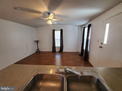 4123 Anderson Rd unit 18, Triangle, VA 22172 - photo 4