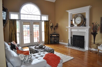 11041 Radleigh Ln, Louisville, KY 40291 - photo 4