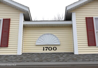 1707 Cambridge Manor Dr, Schenectady, NY 12302 - photo 2