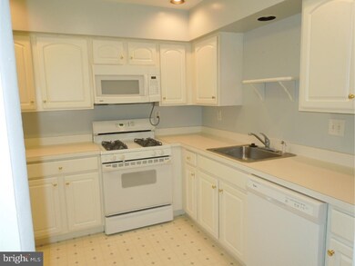 105 Westminster Ct, Harleysville, PA 19438 - photo 3