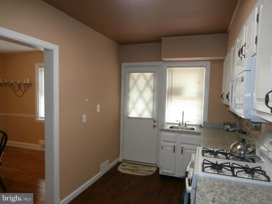 117 Edgewood St, Baltimore, MD 21229 - photo 6