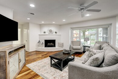 10035 Burgoyne Rd, Houston, TX 77042 - photo 5