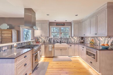 1310 Martins Point Road kitchen