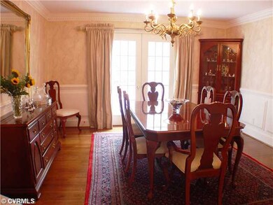 Dining Room - Formal Dining Room with French doors
