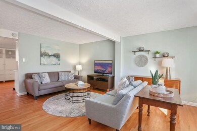 6806 Montivideo Square Ct, Falls Church, VA 22043 - photo 7