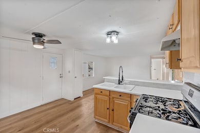 16473 Green Tree Blvd unit 46, Victorville, CA 92395 - photo 6