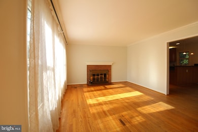 6632 Moly Dr, Falls Church, VA 22046 - photo 4