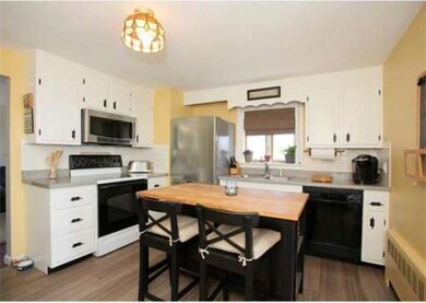 193 Pine Hill Cir, Waltham, MA 02451 - photo 5