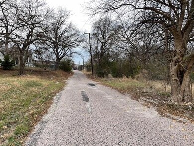 118 Poplar St, Bonham, TX 75418 - photo 3