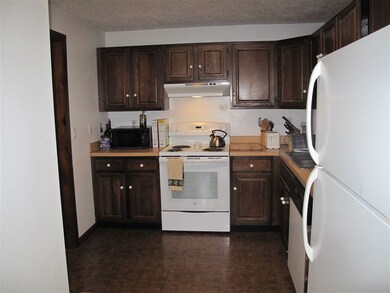 123 Stonehurst Manor #17b unit 17B, Conway, NH 03860 - photo 4