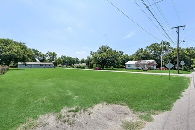 607 E 6th St, Bonham, TX 75418 - photo 2