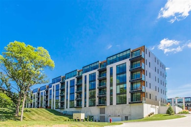 1 University Way No 112 unit No. 112, Iowa City, IA 52246 - photo 2