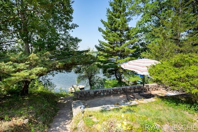 3-web-or-mls-2230 Belding Ave-3