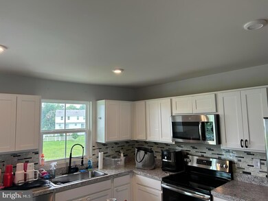 431 Sitka Spruce Ln, Townsend, DE 19734 - photo 2