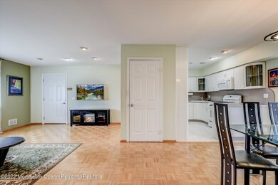 07-Family Room