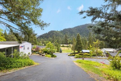 5648 Foothill Blvd unit 10, Rogue River, OR 97537 - photo 2