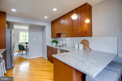 9662 Lindenbrook St, Fairfax, VA 22031 - photo 6