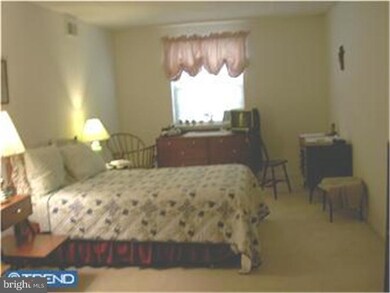 101 Woodstream Dr, Norristown, PA 19403 - photo 5