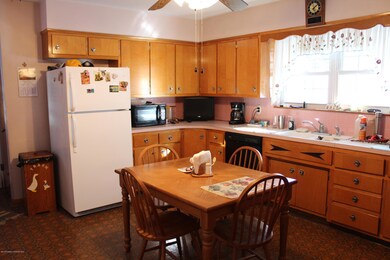 217 Mcclure Ave, Old Forge, PA 18518 - photo 4