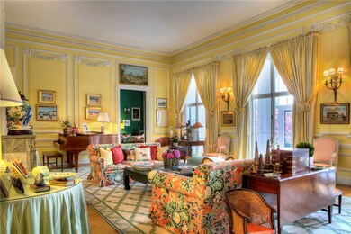 At the center of the residence, the gracious light