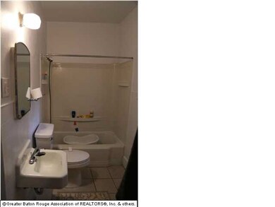 Guest bath room