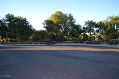 Cul-de-sac lot overlooking greenbelt