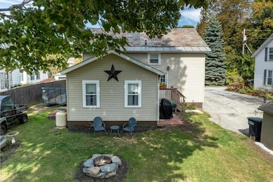 11 Newton St, Proctor, VT 05765 - photo 2