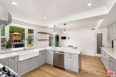 13133 Morrison St, Sherman Oaks, CA 91423 - photo 6