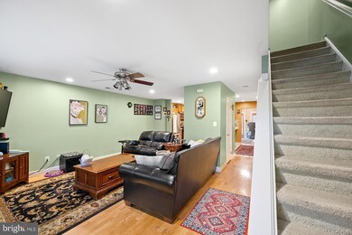 411 Snowflake Cir, Norristown, PA 19403 - photo 3