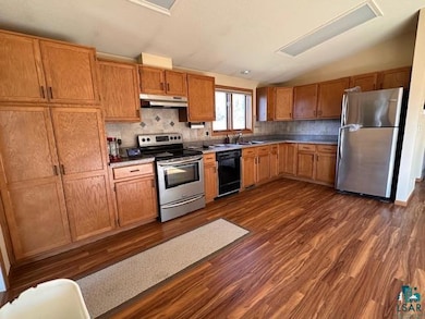 Kitchen with stainless steel appliances, under cab