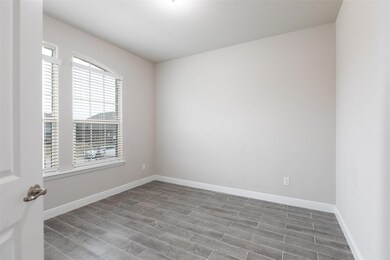 1512 Seabiscuit Dr, Granbury, TX 76049 - photo 4