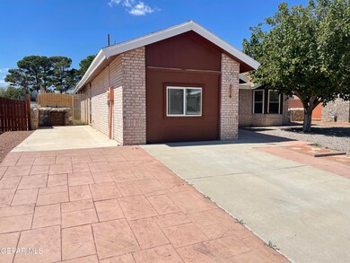 354 Barrel Cactus Dr, Horizon City, TX 79928 - photo 2