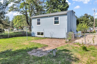 3821 Burchfield Dr, Lansing, MI 48910 - photo 4