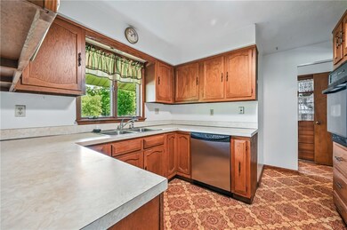 1011 S Lake Rd, Mercer, PA 16137 - photo 7