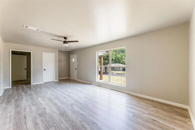 219 E Acheson St, Denison, TX 75021 - photo 7