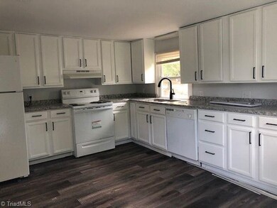 612 Poplar St unit A and B, Statesville, NC 28677 - photo 3