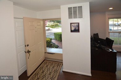 9978 Hemlock Woods Ln, Burke, VA 22015 - photo 3