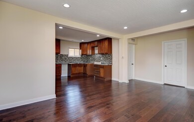 Living Room- Kitchen (2)