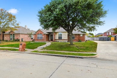 1417 Grimes Dr, Carrollton, TX 75010 - photo 2