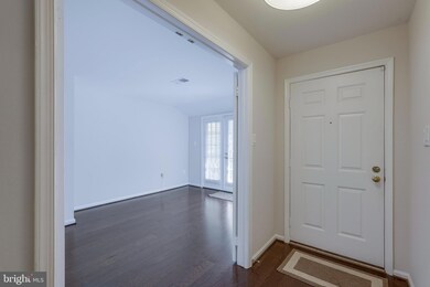 5819 Linden Square Ct, Rockville, MD 20852 - photo 5