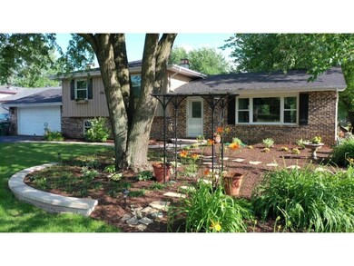 29W169 Spring Lake Dr, Naperville, IL 60564 - photo 3